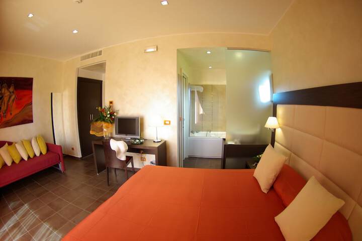 Room 4 of 98