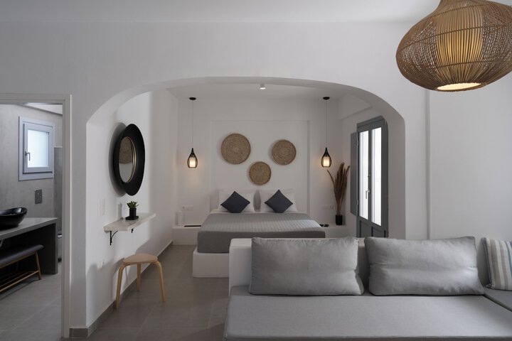 Room 2 of 83
