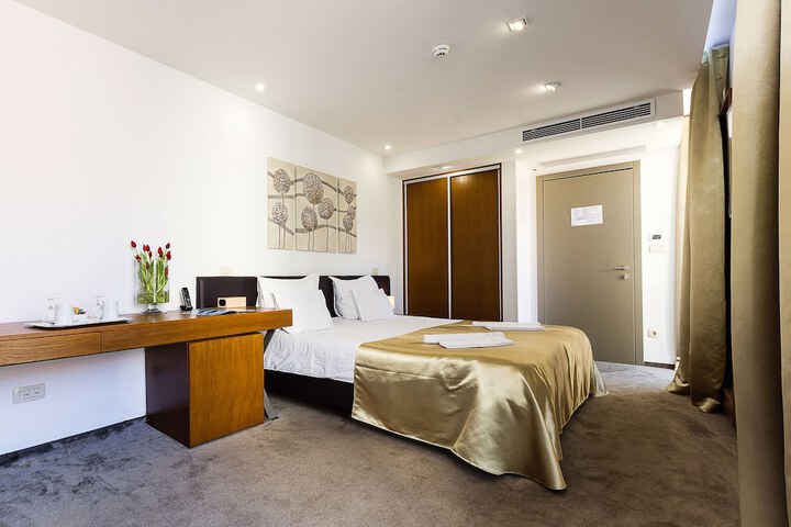 Room 13 of 86