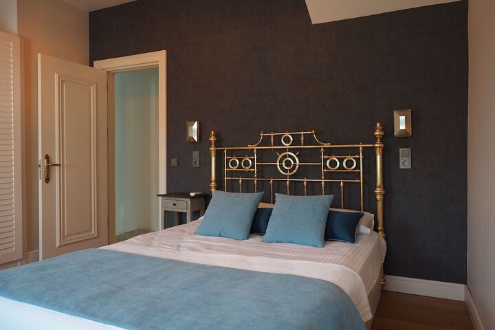Room 11 of 20