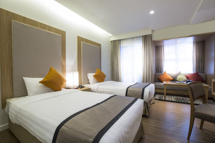 Room 7 of 28