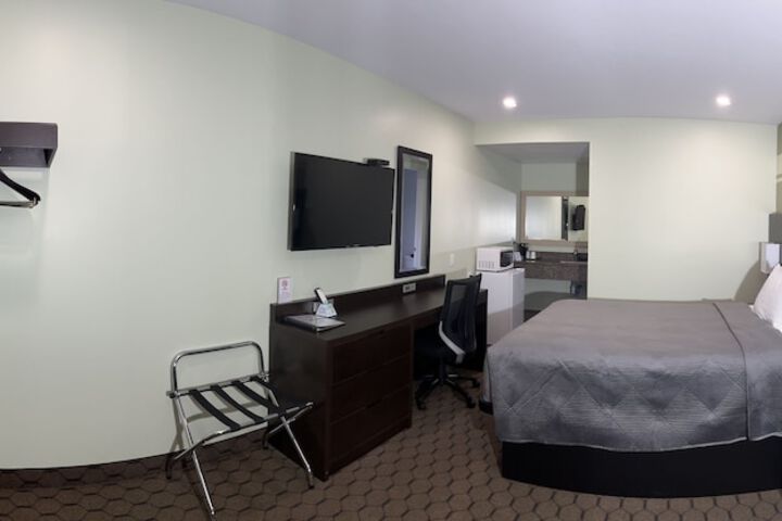 Room 13 of 66