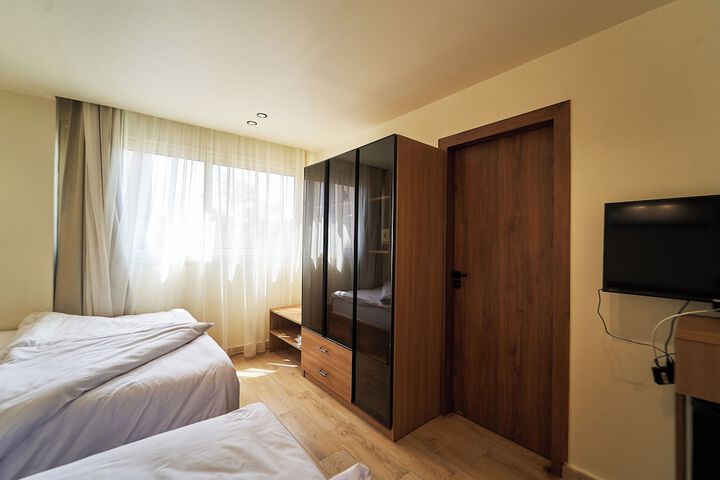 Room 35 of 174