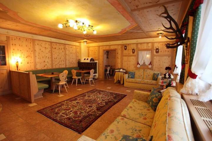 Room 5 of 25