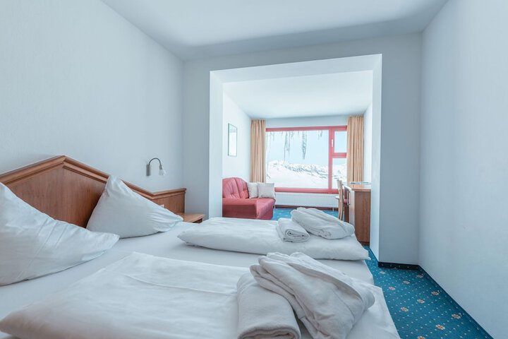 Room 4 of 20