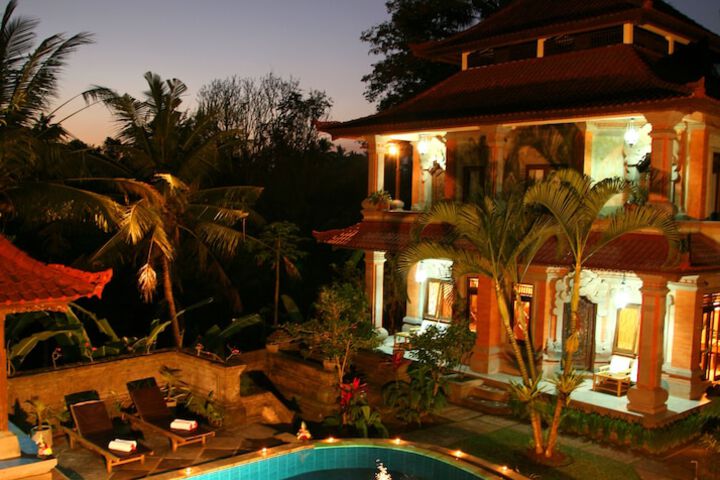 Pools & Facilities