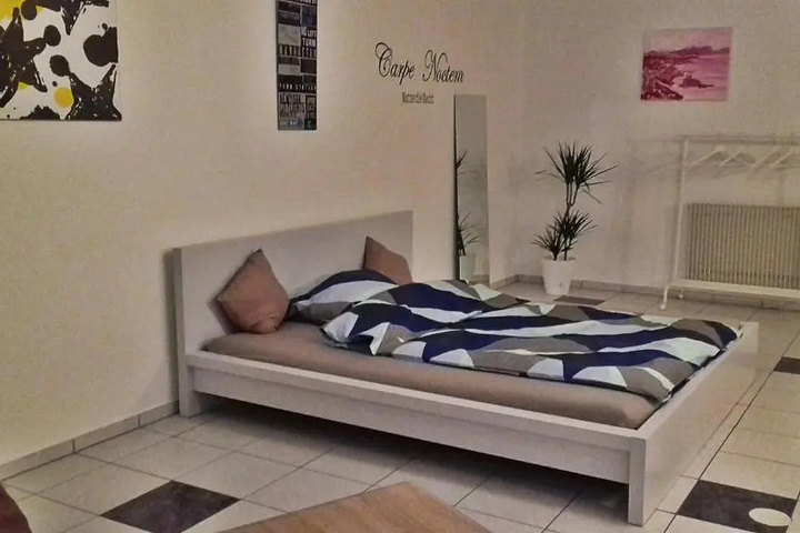 Room 2 of 8