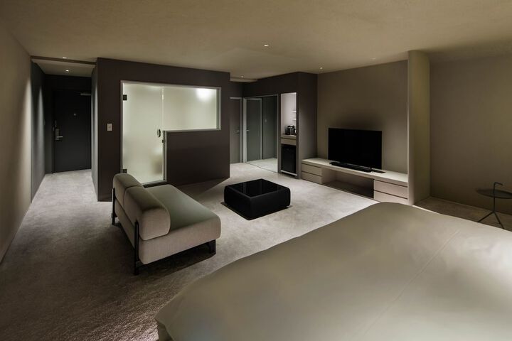 Room 34 of 89