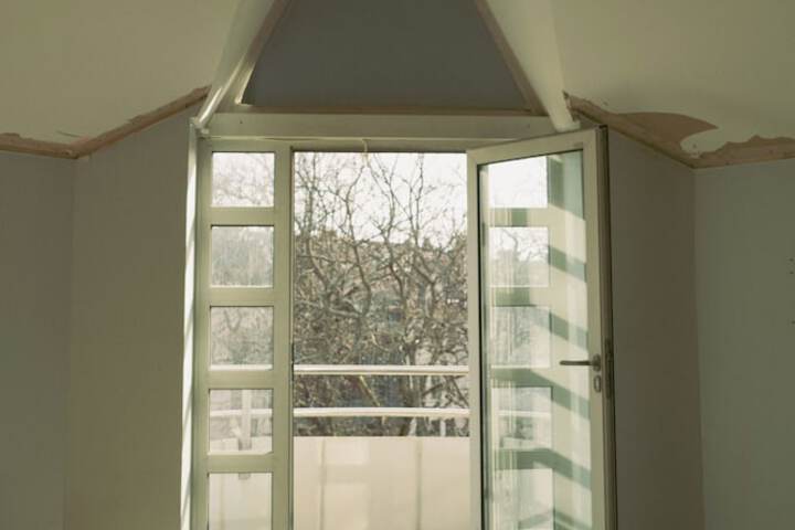 Room 9 of 17