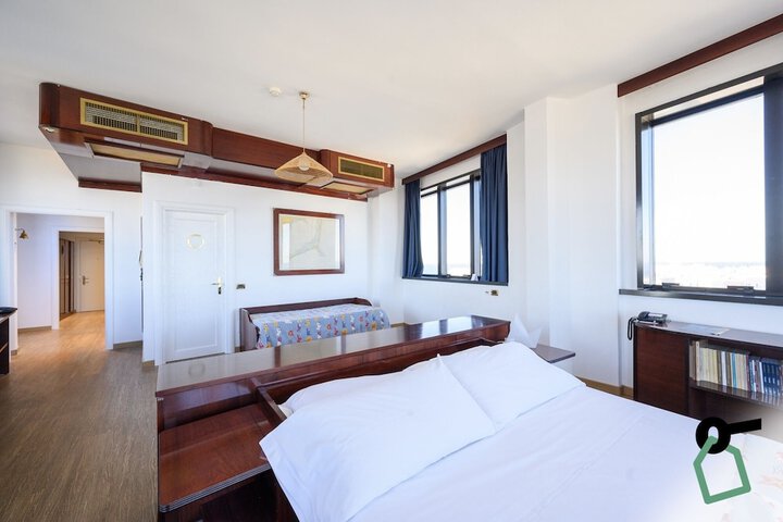 Room 13 of 47