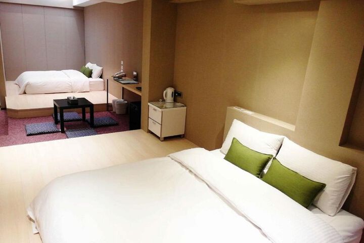 Room 21 of 32