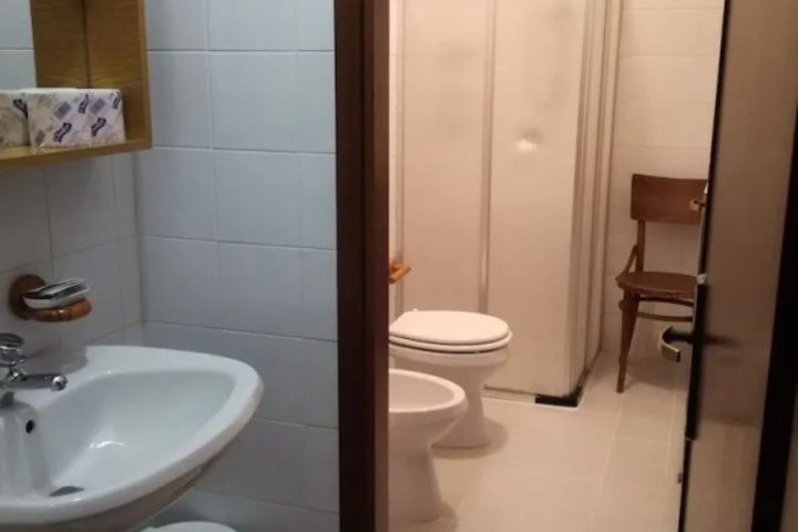 Room 7 of 24
