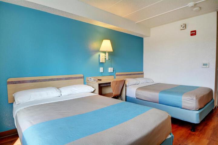 Standard Double Room 1 King Bed (2 of 4)