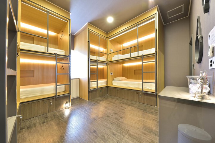 Room 10 of 96