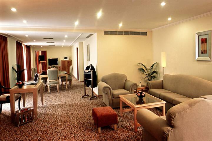 Room 13 of 76