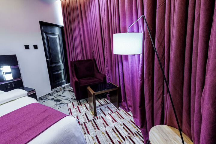Room 28 of 87