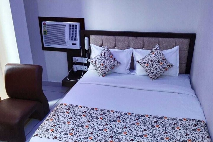 Room 10 of 28