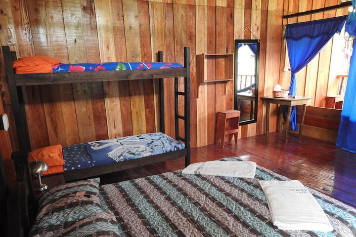 Room 6 of 33