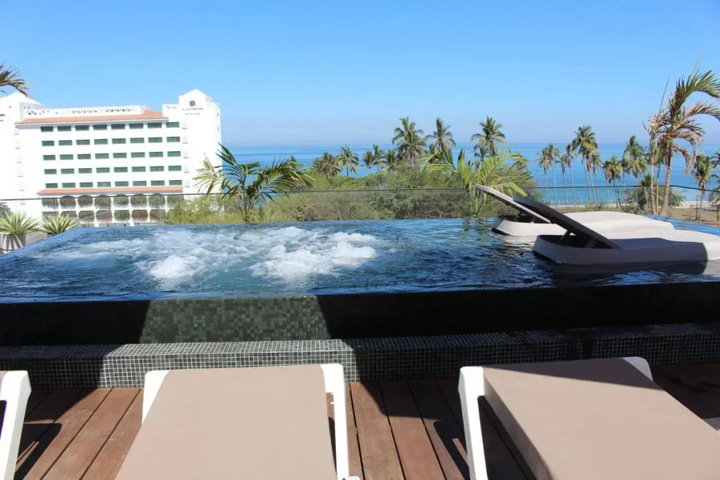 Pool 6 of 8