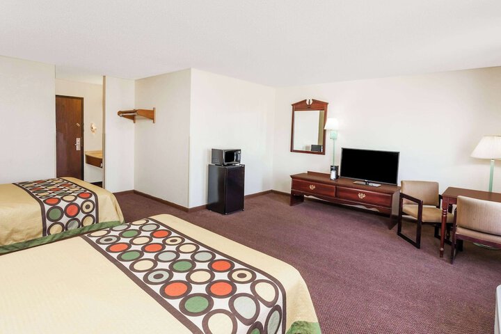 Queen Bed Accessible (9 of 14)