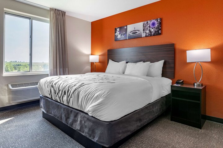1 King Bed Accessible (14 of 14)