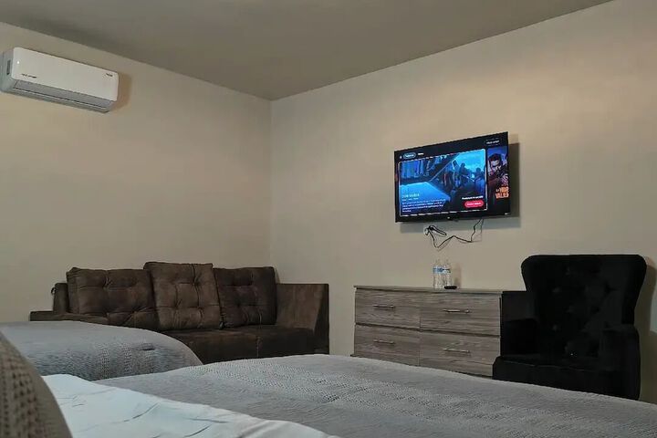 Room 3 of 28