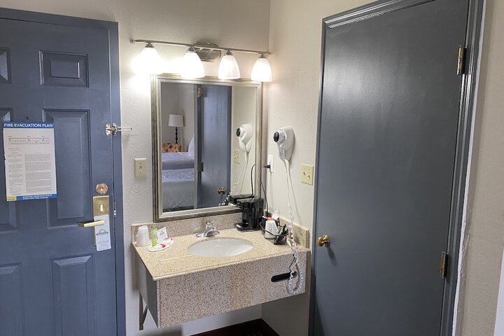Room 21 of 34