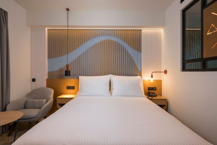 Room 53 of 147