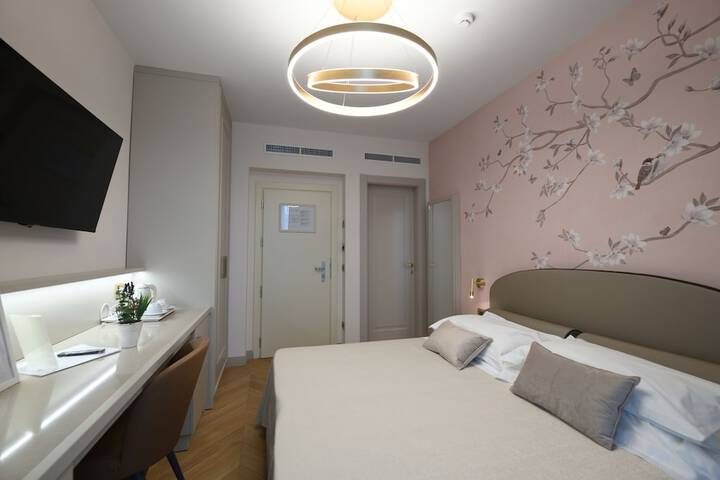 Room 34 of 111