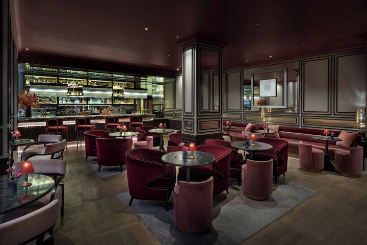 Lounge 96 of 103