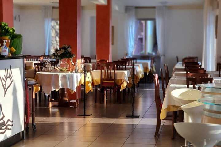 Dining 46 of 70