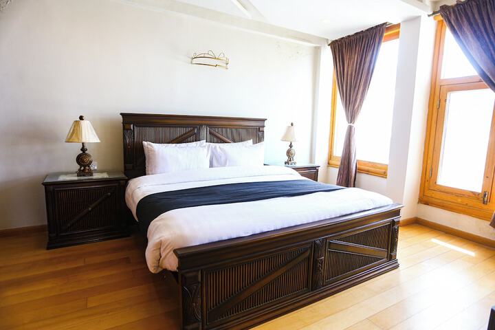 Room 12 of 25
