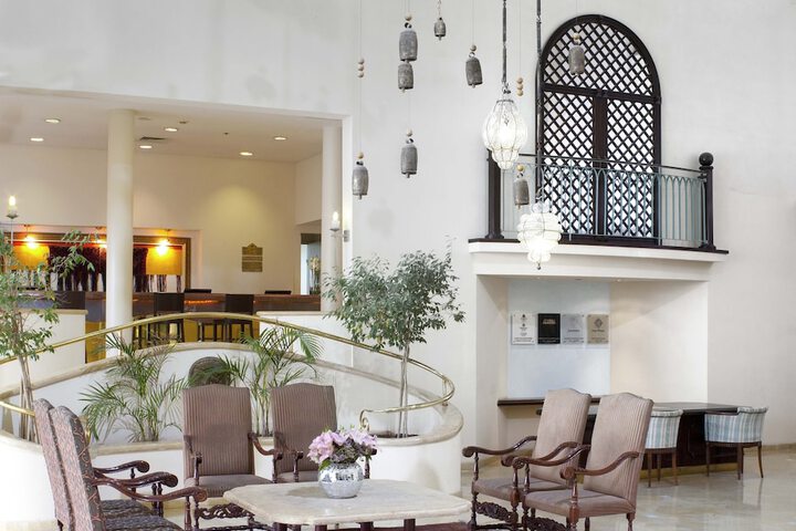 Entrance & Lobby