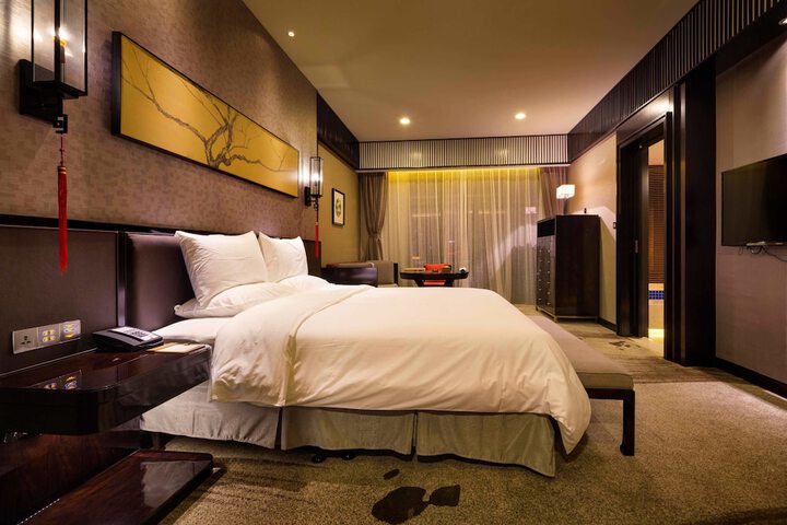 Room 6 of 17