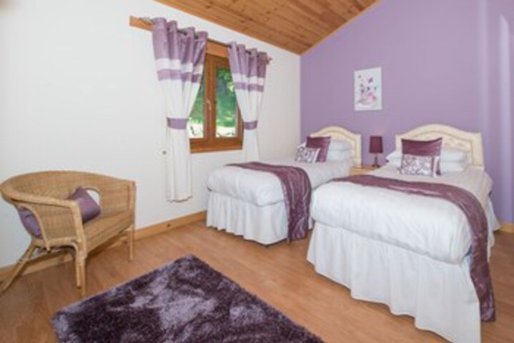 Room 6 of 9
