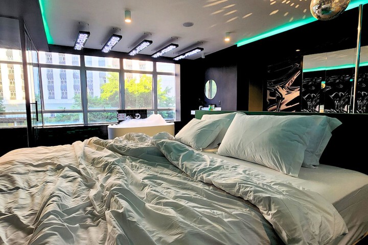 Room 21 of 35