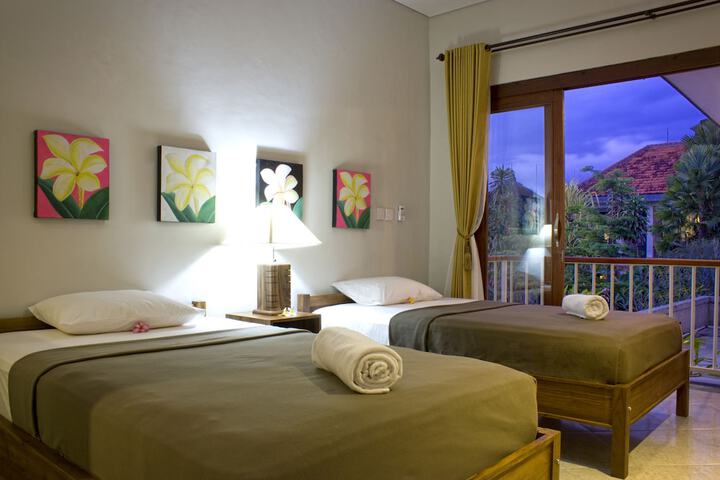 Room 9 of 37