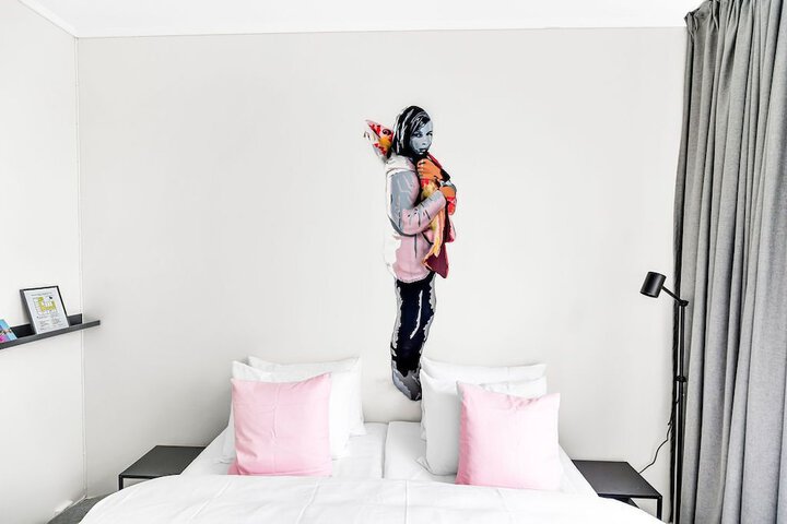 Room 15 of 18