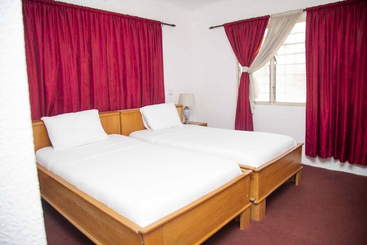 Room 32 of 38
