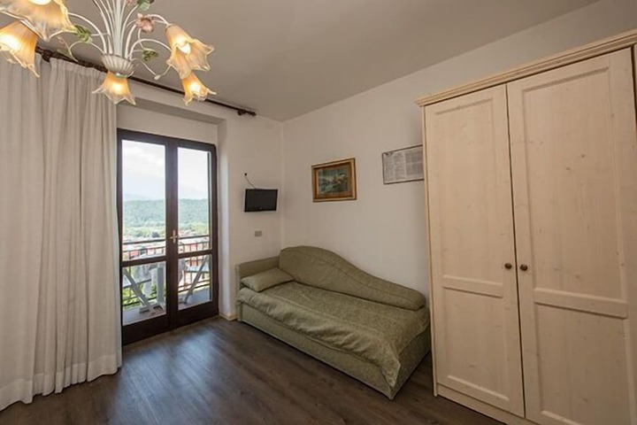 Room 9 of 46