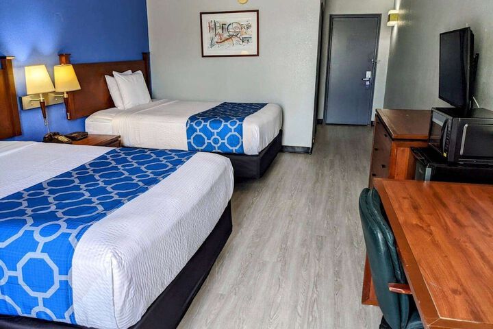 2 Double Beds (4 of 6)