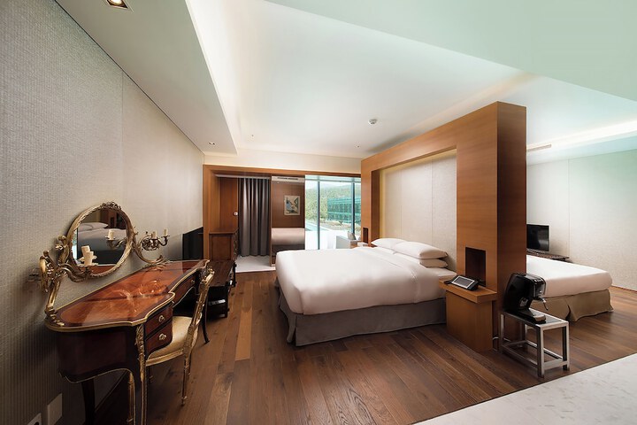 Room 14 of 187
