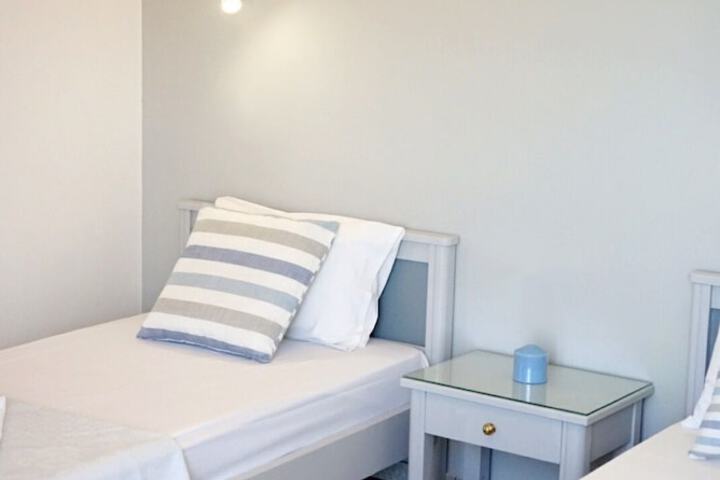 Room 8 of 74