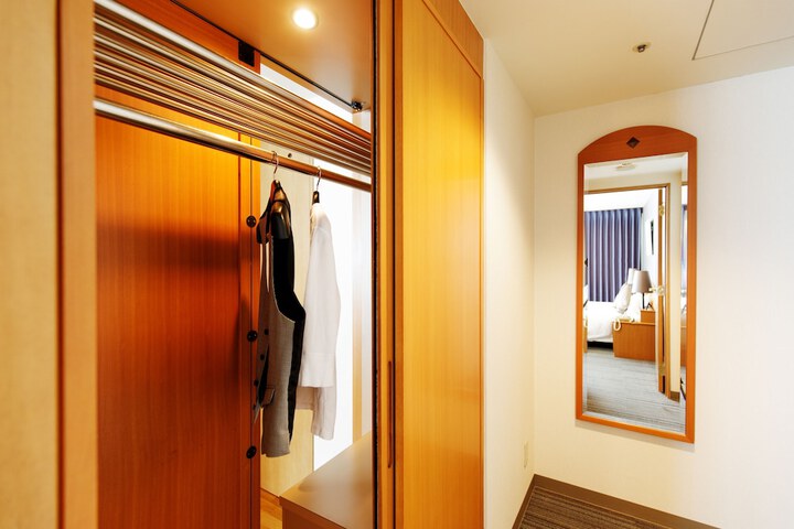 Room 27 of 111