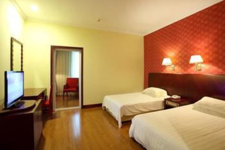 Room 5 of 32