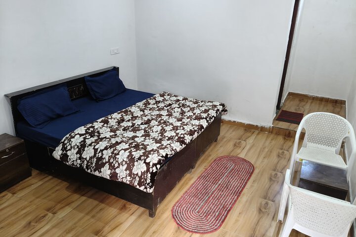 Room 4 of 13