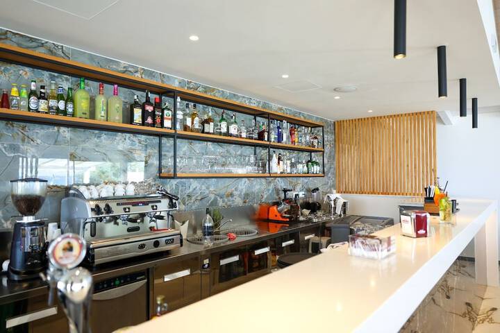 Lounge 18 of 60
