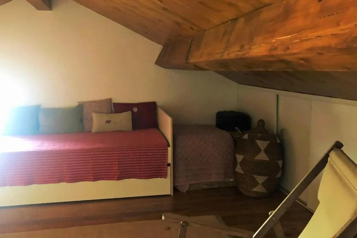 Room 6 of 11