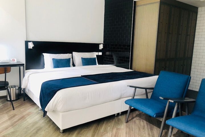 Room 27 of 103