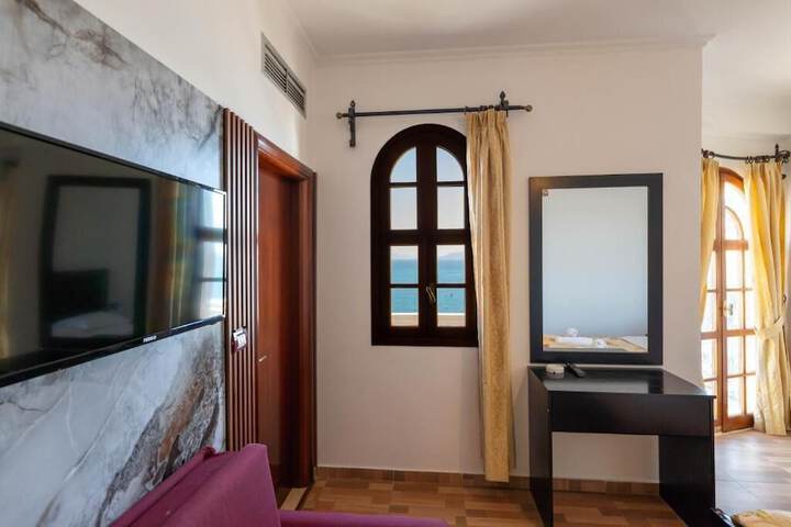 Room 45 of 100